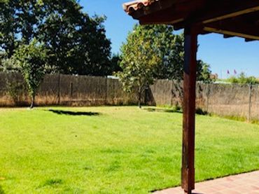 Adossat amb jardí en venda a Valverde de la Virgen