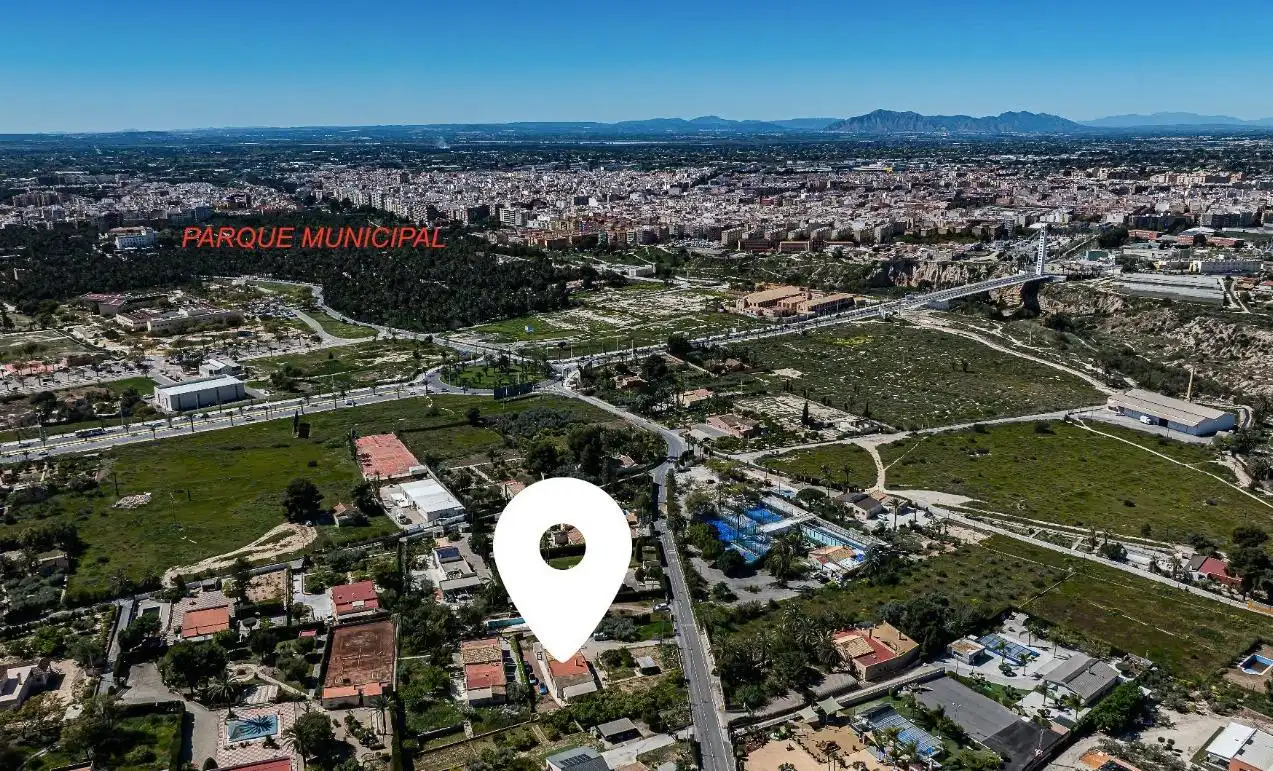 Casa o chalet en venta en Elche / Elx con Aire acondicionado, Jardín privado y Terraza