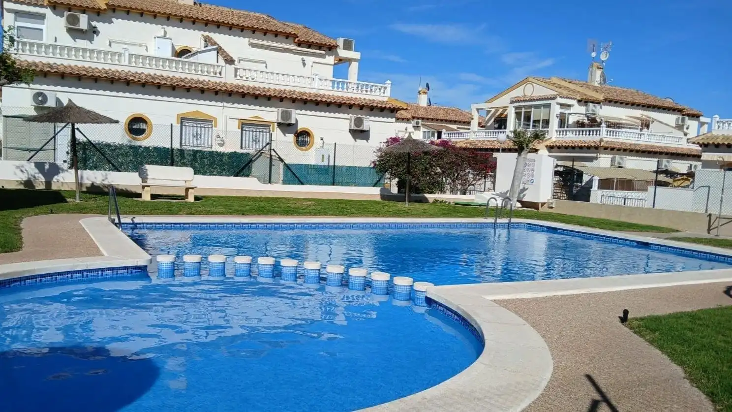 Piscina de Dúplex en venta en Orihuela