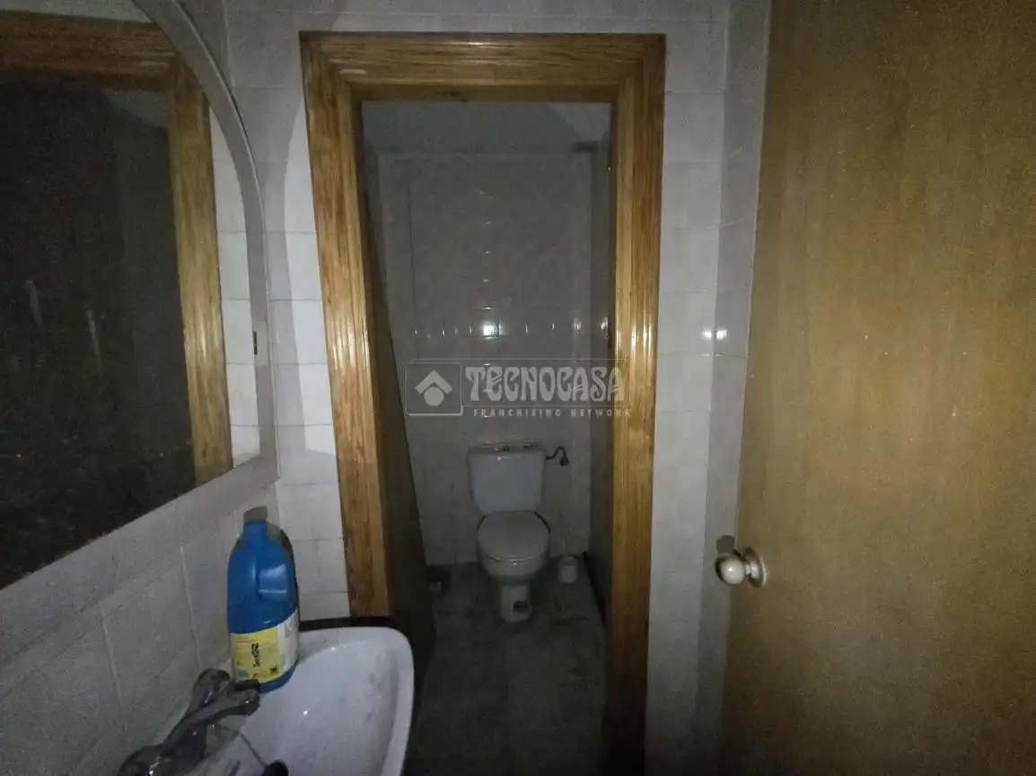 Baño de Local en venta en Leganés