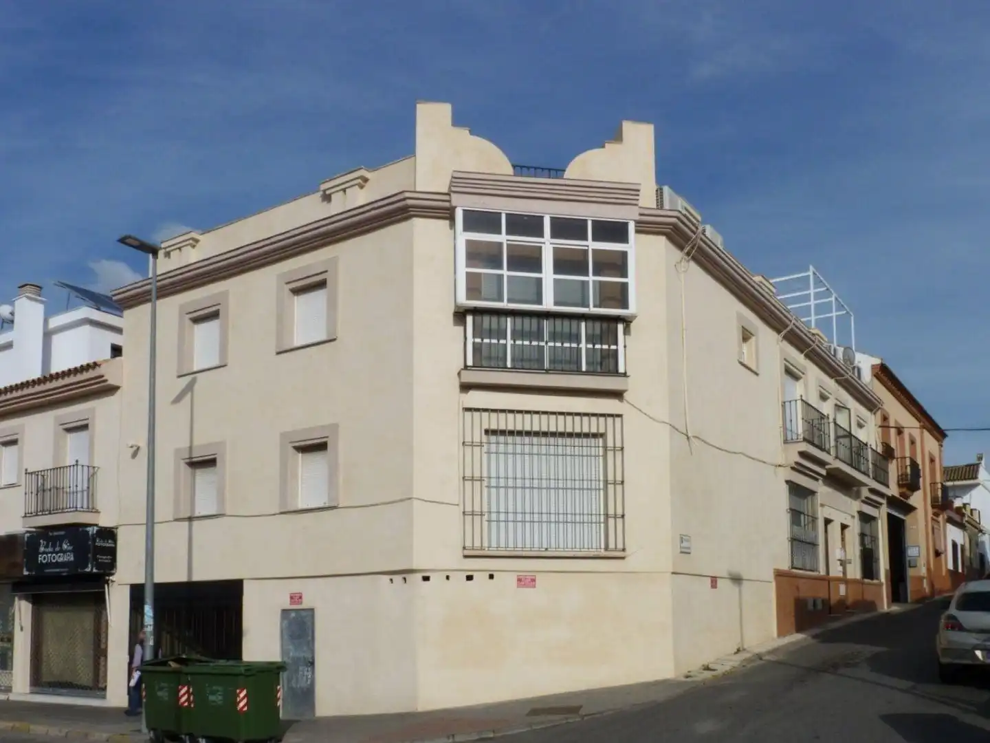 Vista exterior de Local en venta en Gines