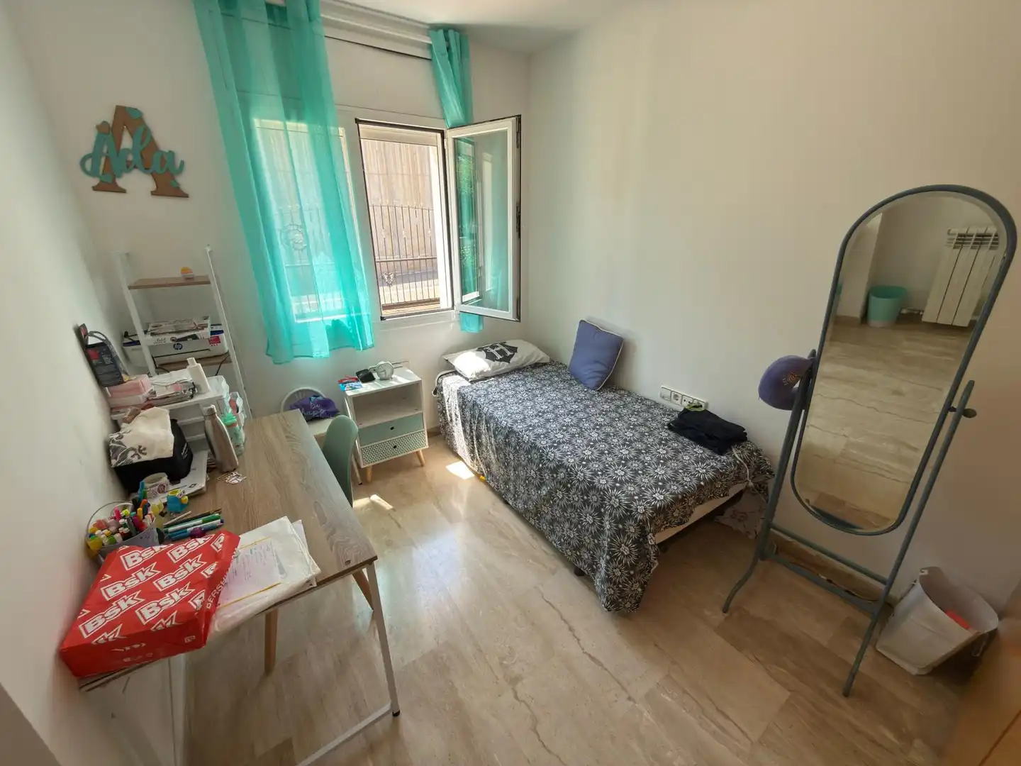 Dormitori de Casa o xalet en venda en Sant Boi de Llobregat amb Calefacció, Jardí privat i Parquet