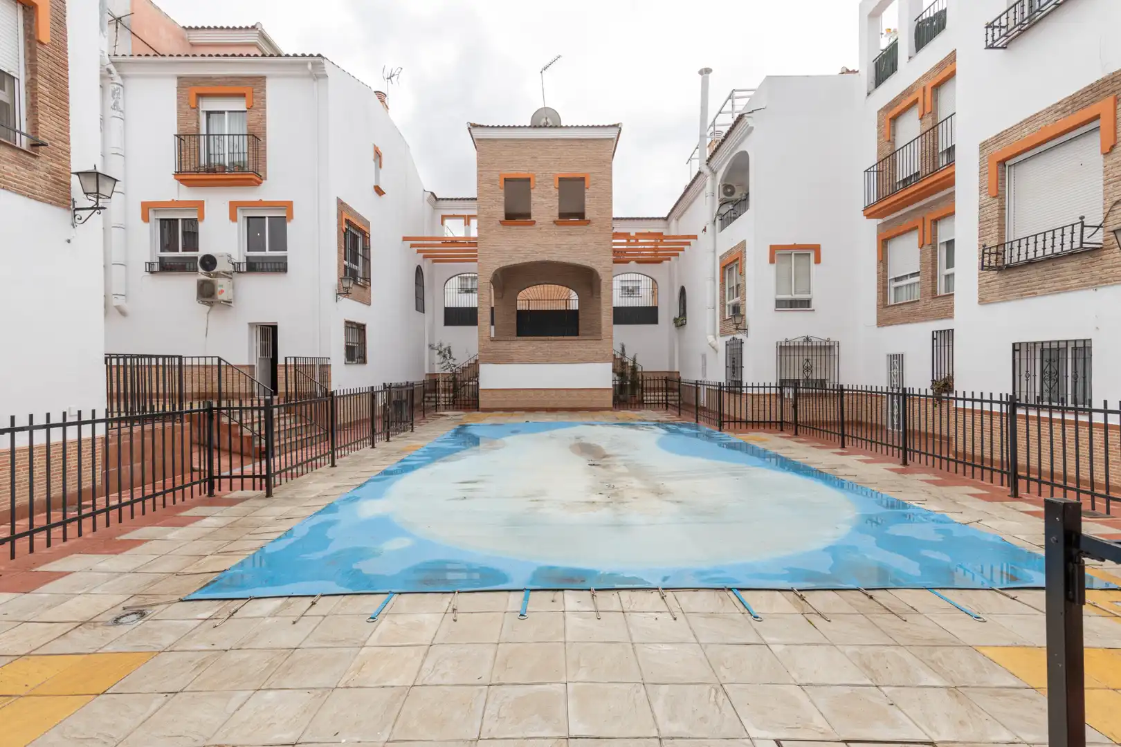 Swimming pool of Houses for sale in Granada  with Air Conditioner, Heating and Storage room