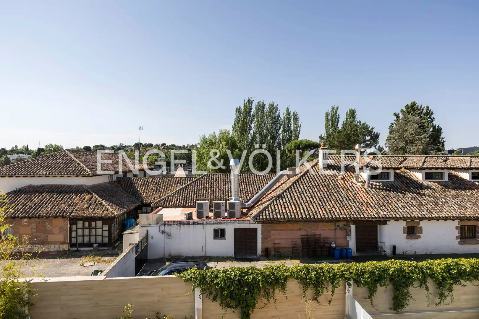 Vista exterior de Casa adosada en venta en Tres Cantos con Aire acondicionado, Calefacción y Jardín privado