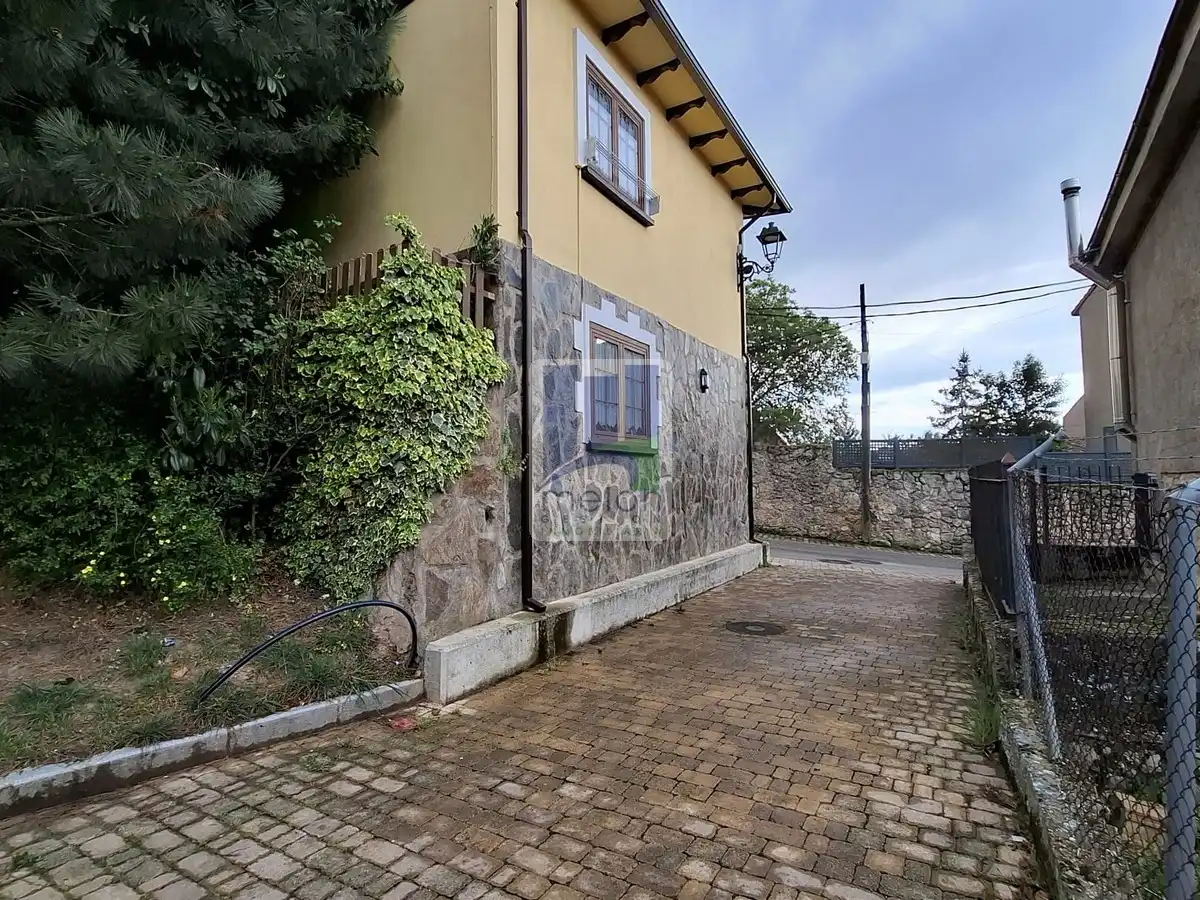 Vista exterior de Casa o chalet en venta en Cardeñadijo