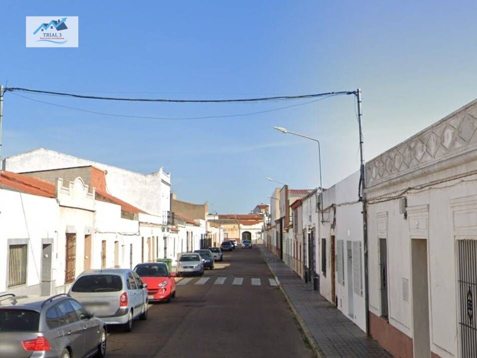 Vista exterior de Casa o xalet en venda en Puebla de la Calzada amb Terrassa