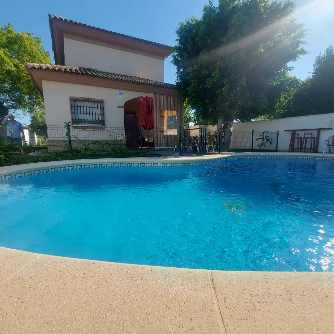Piscina de Casa o xalet de lloguer en Chiclana de la Frontera amb Piscina, Moblat i Es permeten mascotes