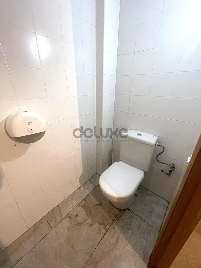 Bathroom of Commercial properties for rent in Santander
