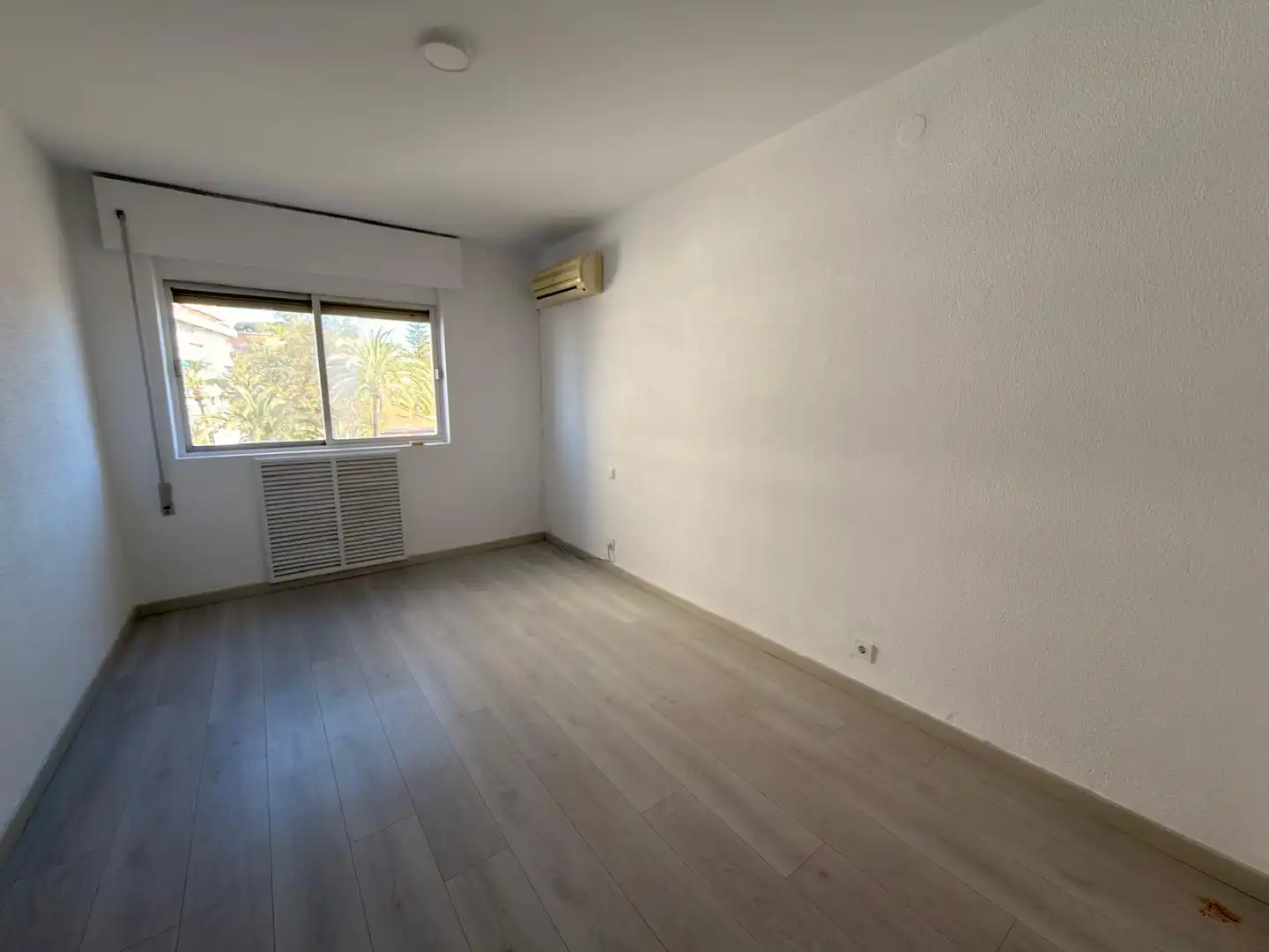 Habitación de Piso de alquiler en  Huelva Capital con Aire acondicionado, Calefacción y Parquet