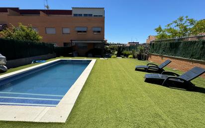 Piscina de Casa o xalet en venda en Arroyomolinos (Madrid) amb Aire condicionat, Calefacció i Jardí privat