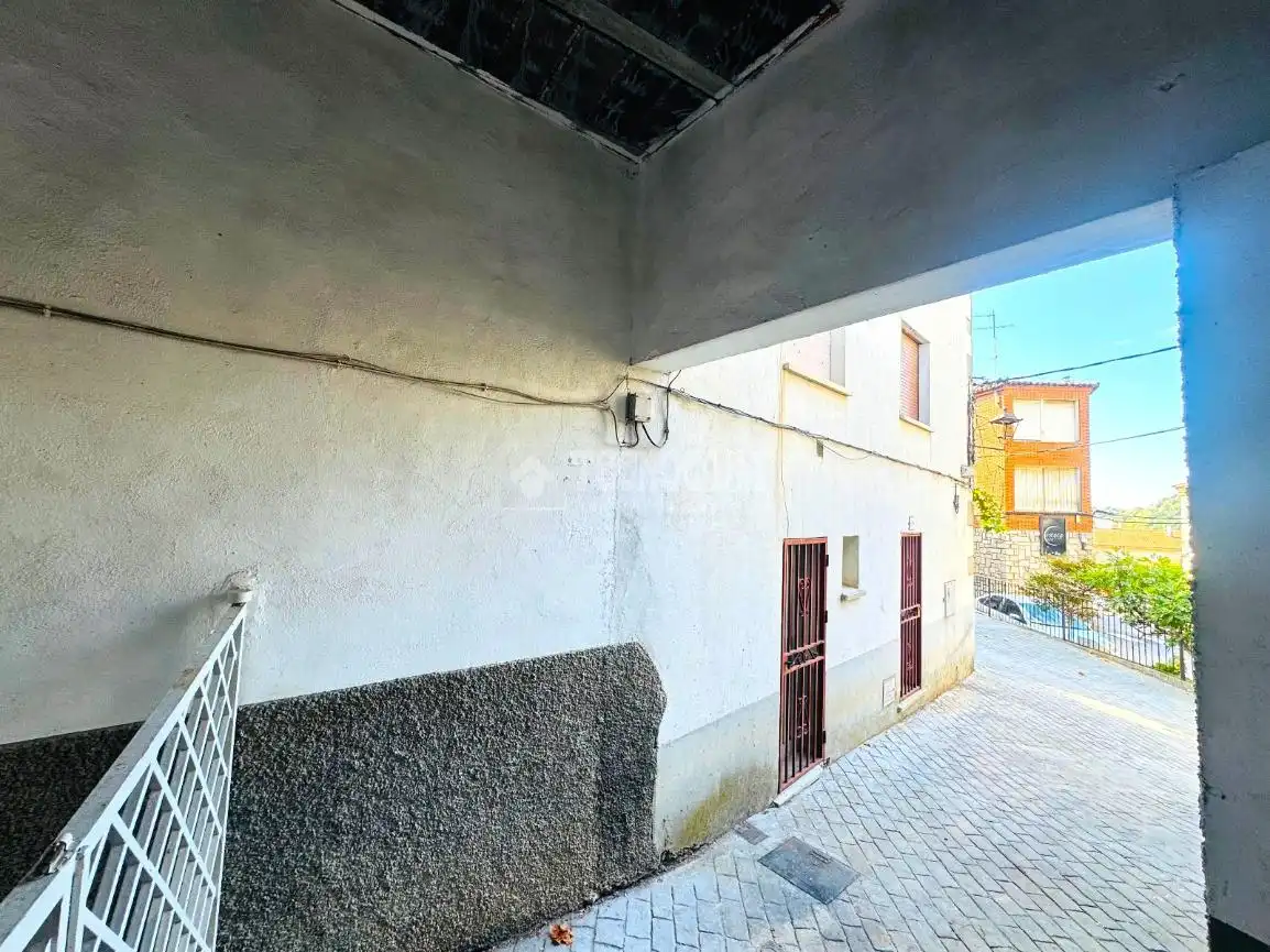 Vista exterior de Casa adosada en venda en El Real de San Vicente amb Calefacció i Terrassa