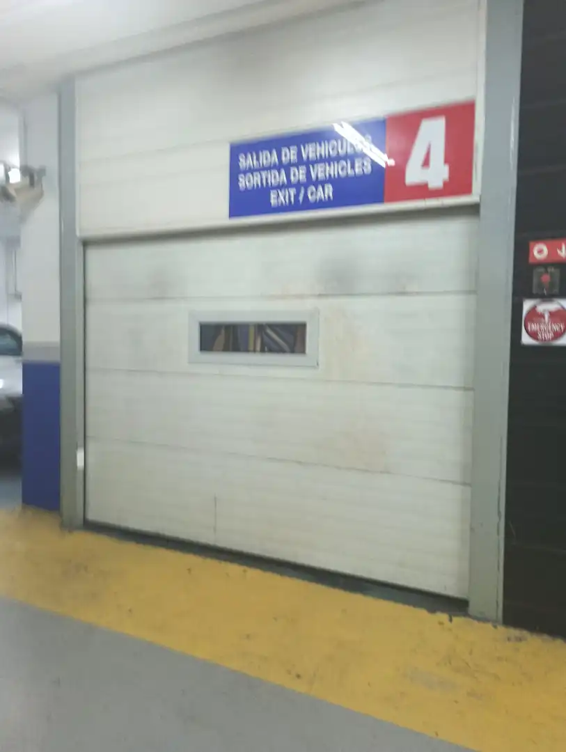 Vista exterior de Garaje en venta en Barcelona con Alarma