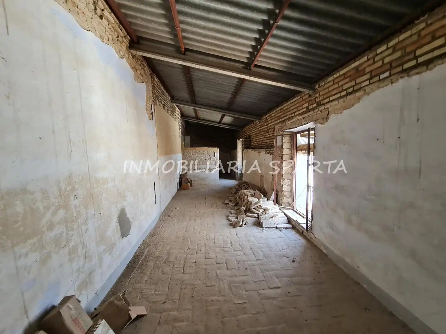 Casa adosada en venda en Sanlúcar la Mayor amb Jardí privat i Balcó