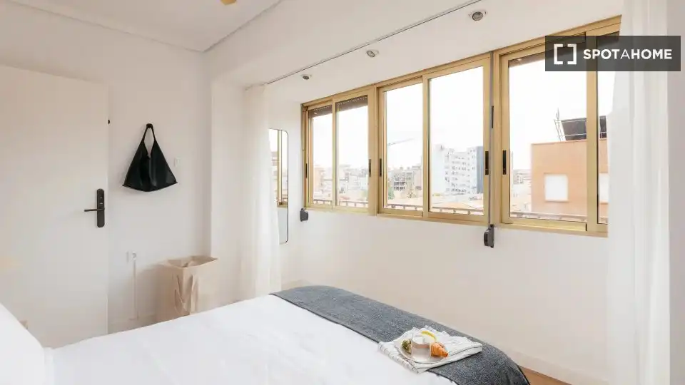 Habitación de Piso de alquiler en Valencia con Aire acondicionado, Calefacción y Amueblado