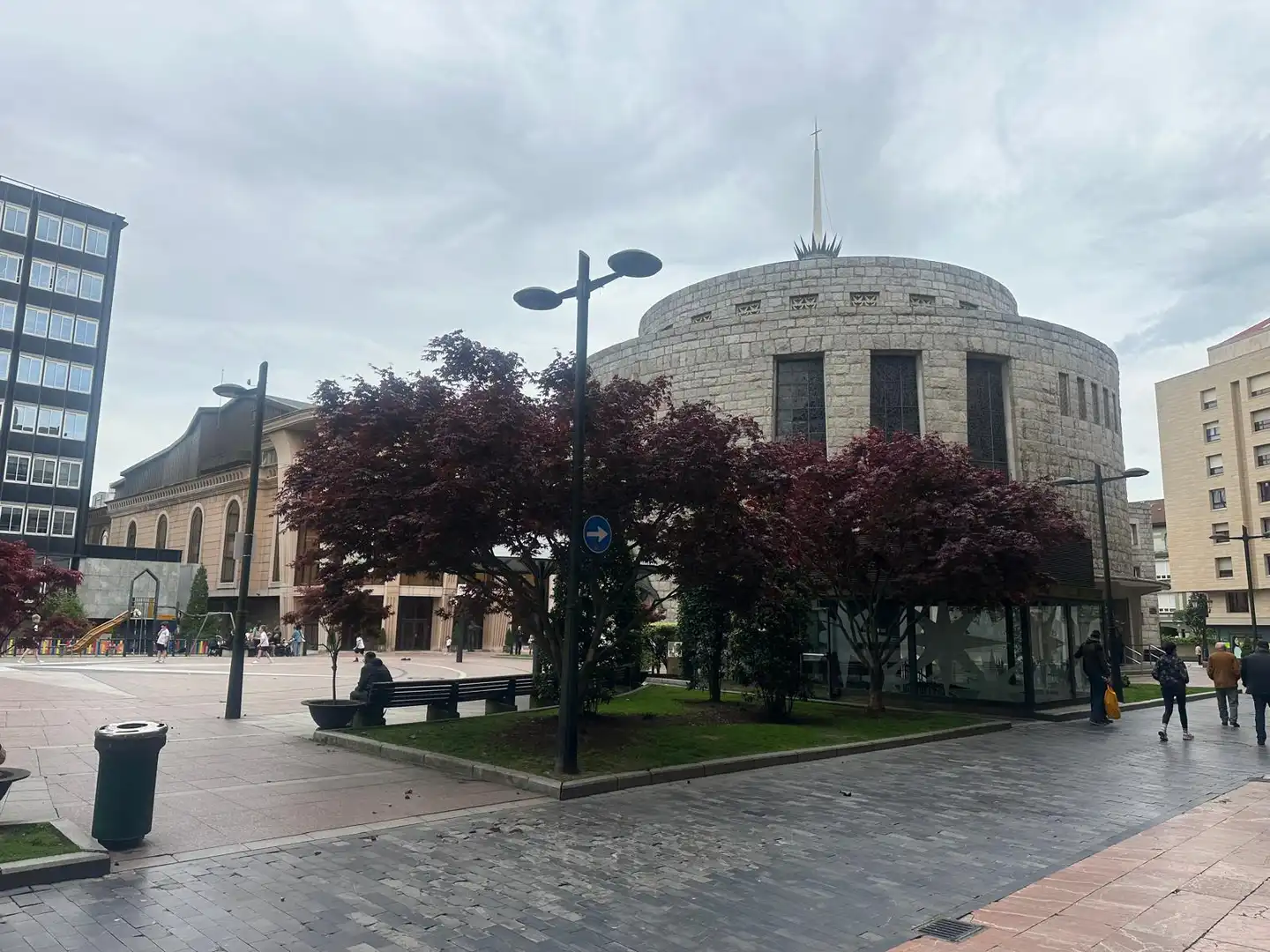 Außenansicht von Wohnung zum Verkauf in Oviedo  mit Heizung, Parkett und Terrasse
