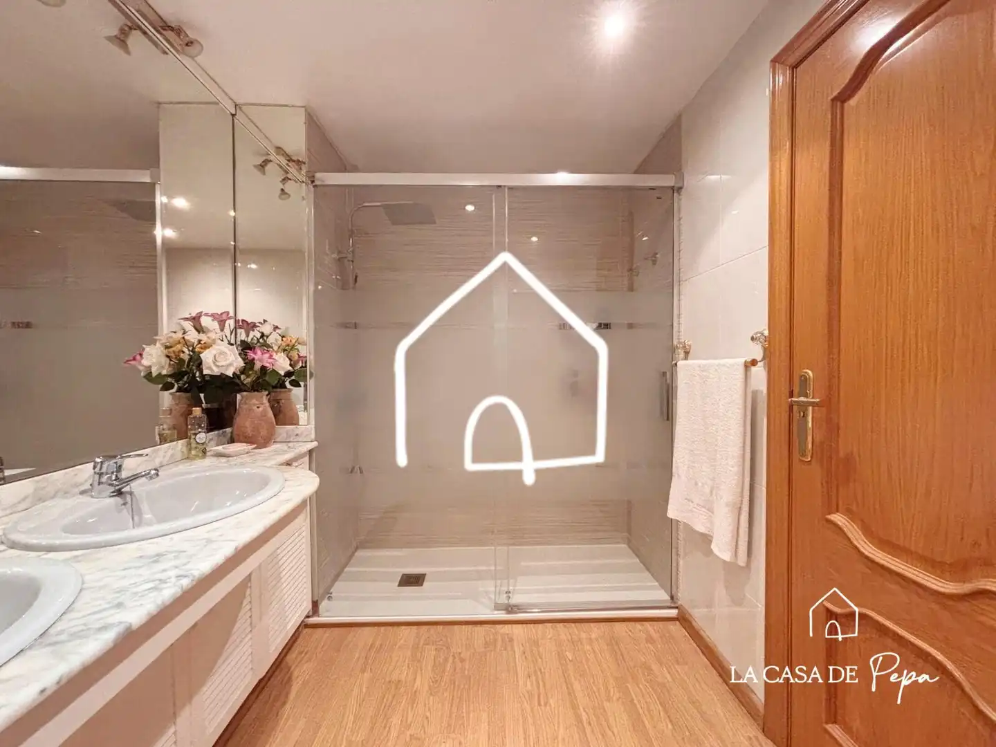 Baño de Casa adosada en venta en Viladecans con Aire acondicionado, Calefacción y Jardín privado