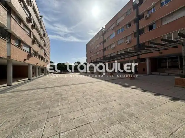 Aparcament de Pis de lloguer en Getafe amb Parquet, Piscina i Moblat