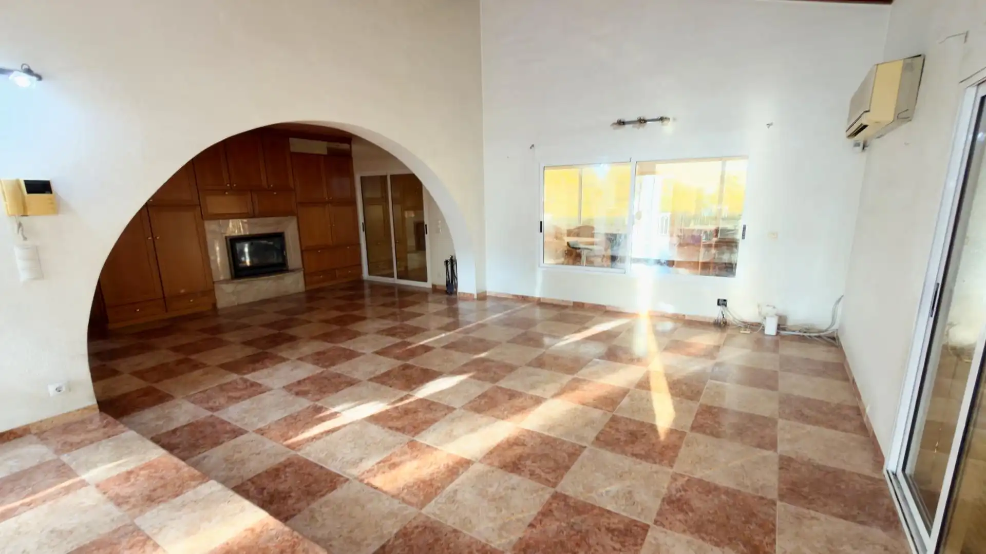Sala de estar de Casa o chalet en venta en La Nucia con Aire acondicionado, Jardín privado y Terraza