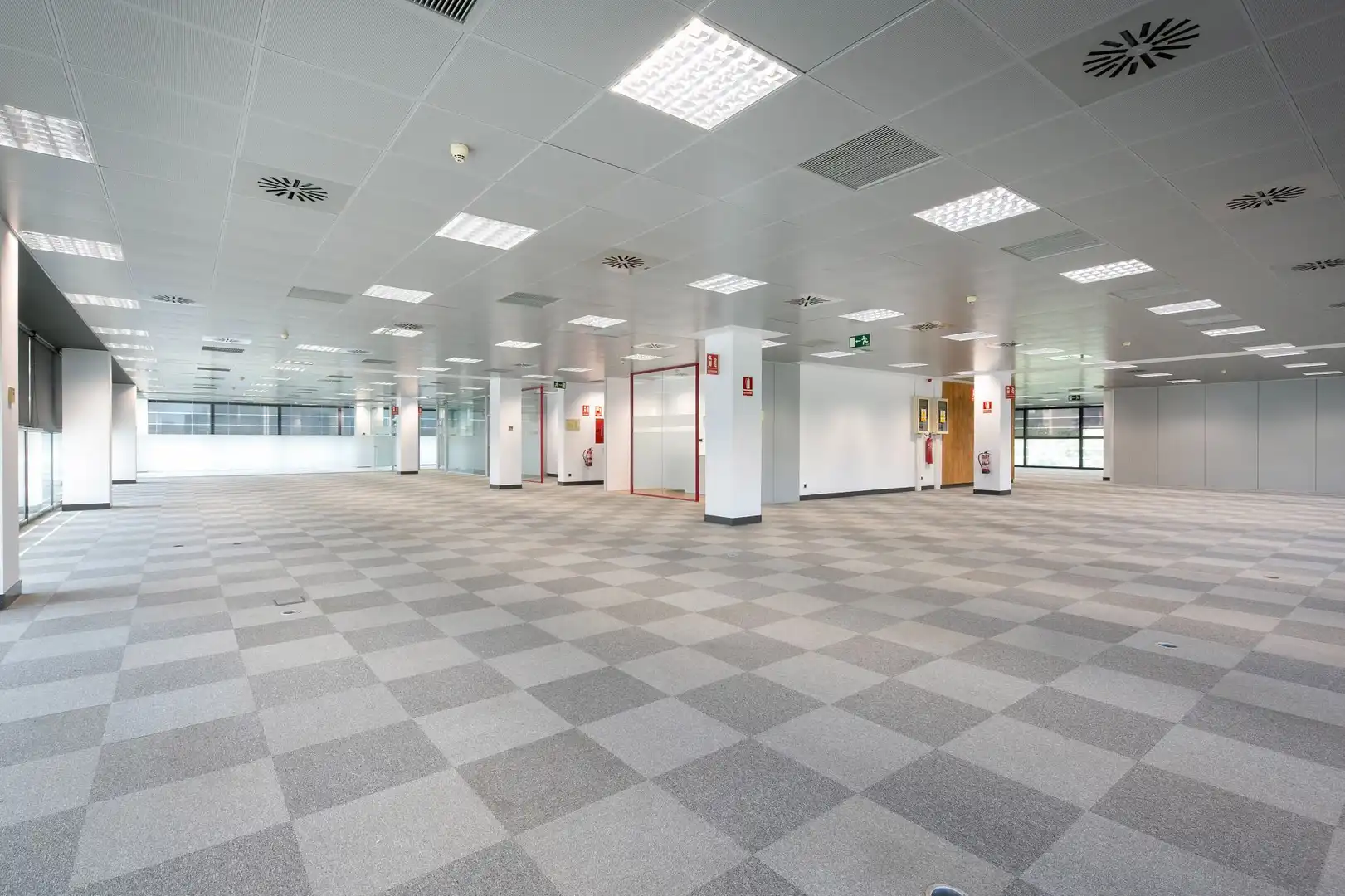Office for rent in L'Hospitalet de Llobregat  with Air Conditioner and Heating