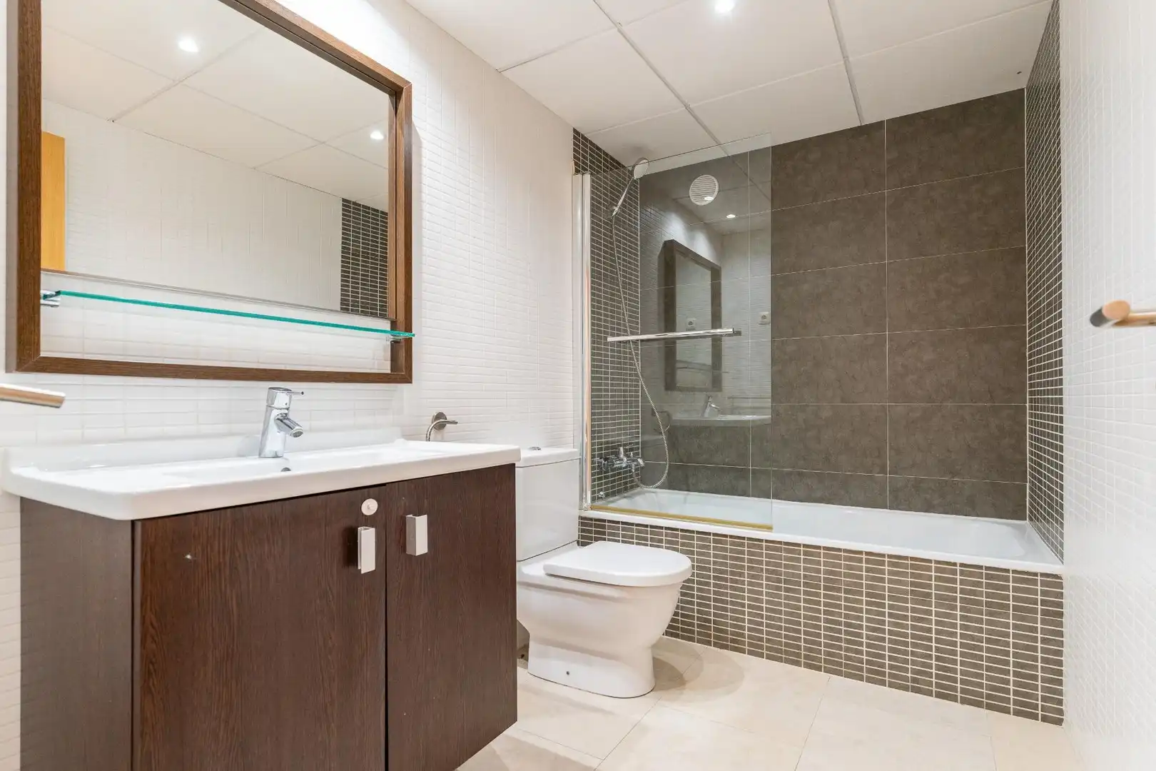 Bathroom of Attic for sale in Salou  with Air Conditioner, Heating and Terrace