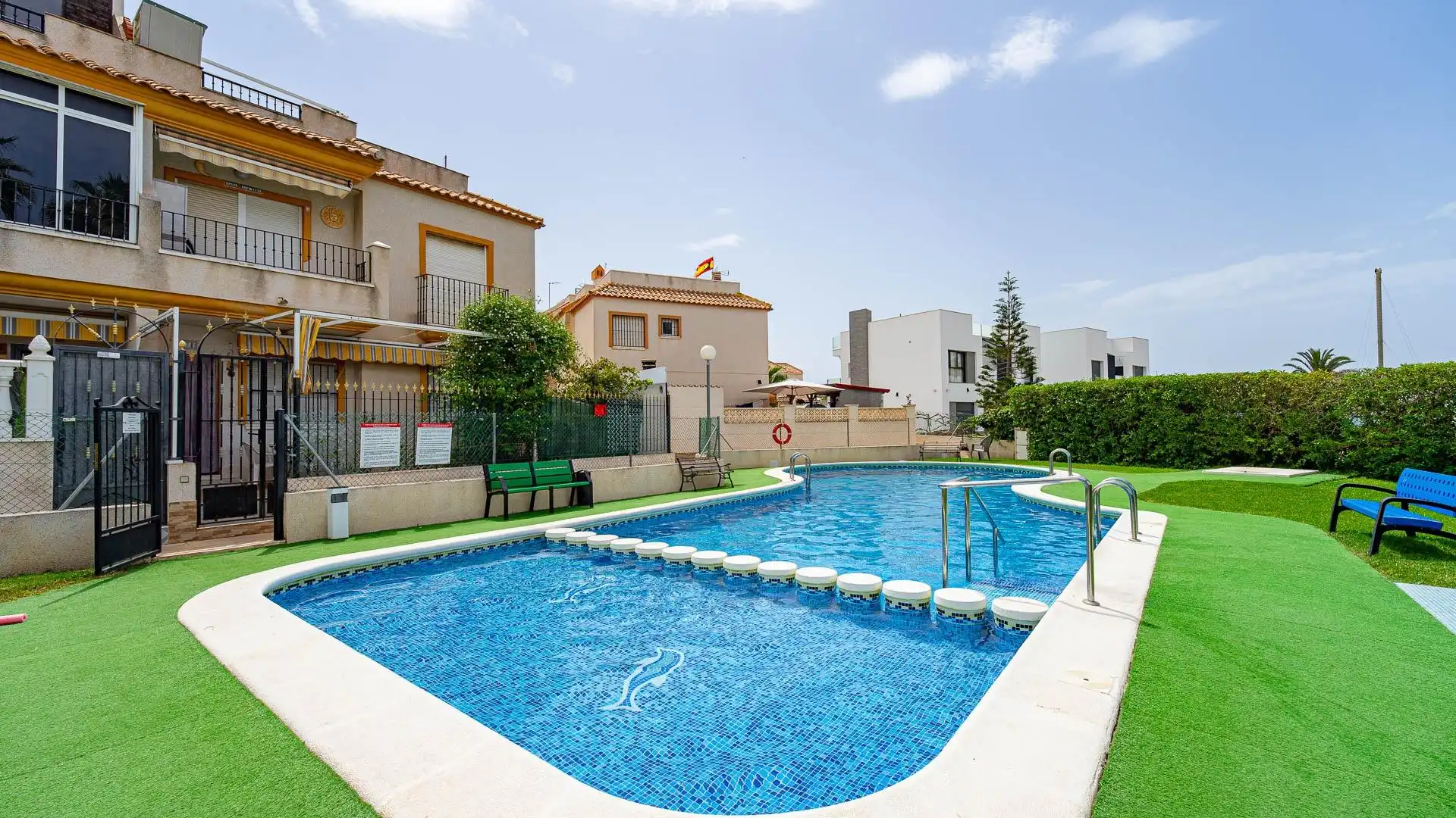 Piscina de Casa o xalet en venda en Torrevieja amb Moblat, Balcó i Piscina comunitària