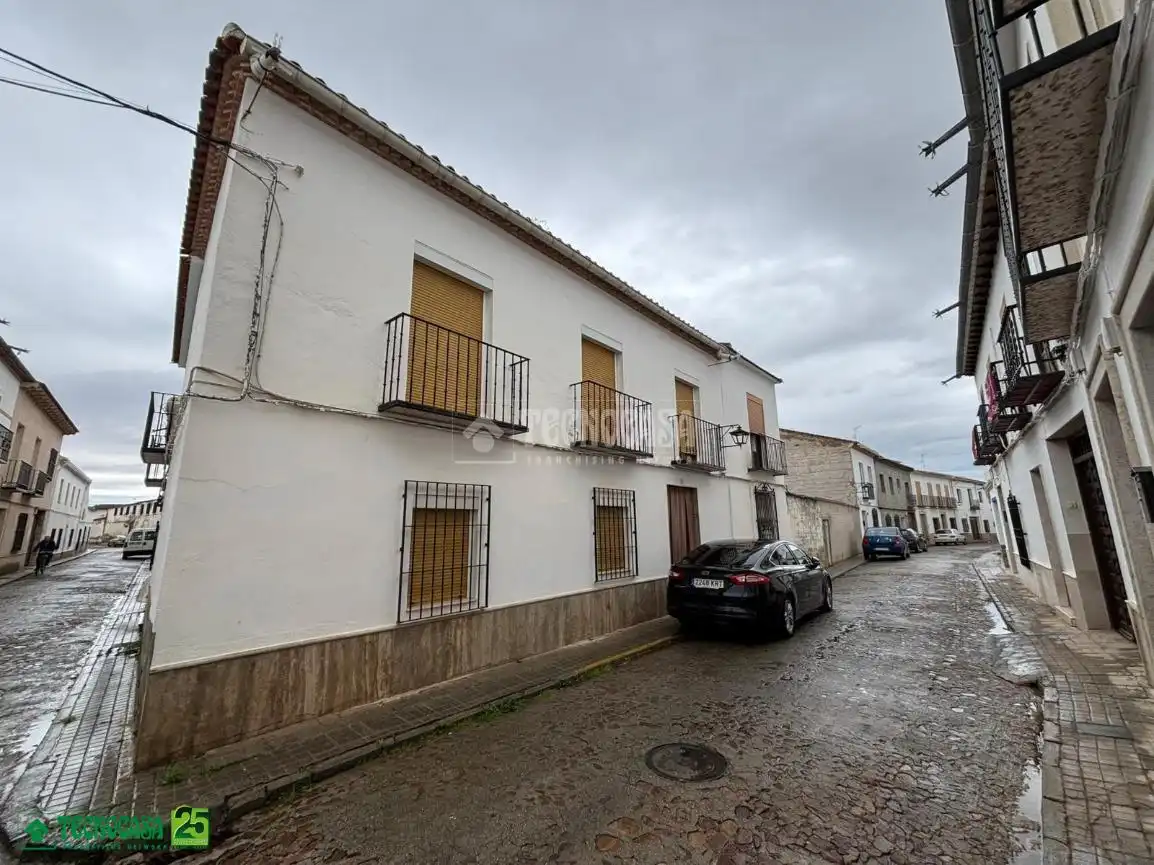 Vista exterior de Casa adosada en venta en Almagro