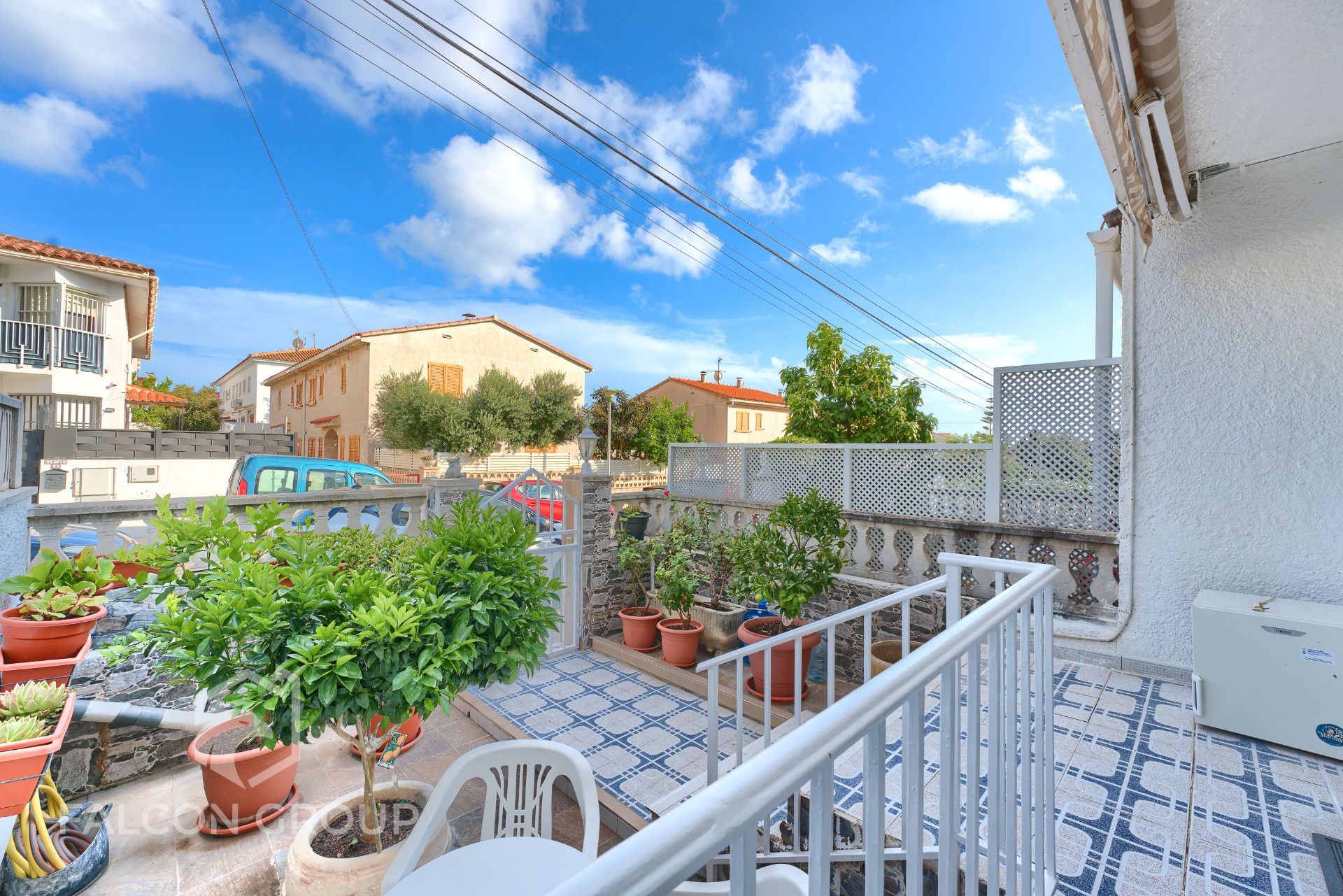 Exterior view of Single-family semi-detached for sale in El Vendrell  with Air Conditioner, Terrace and Furnished