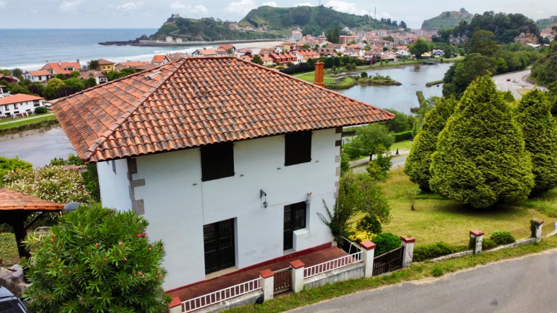 Vista exterior de Casa o xalet en venda en Ribadesella amb Jardí privat
