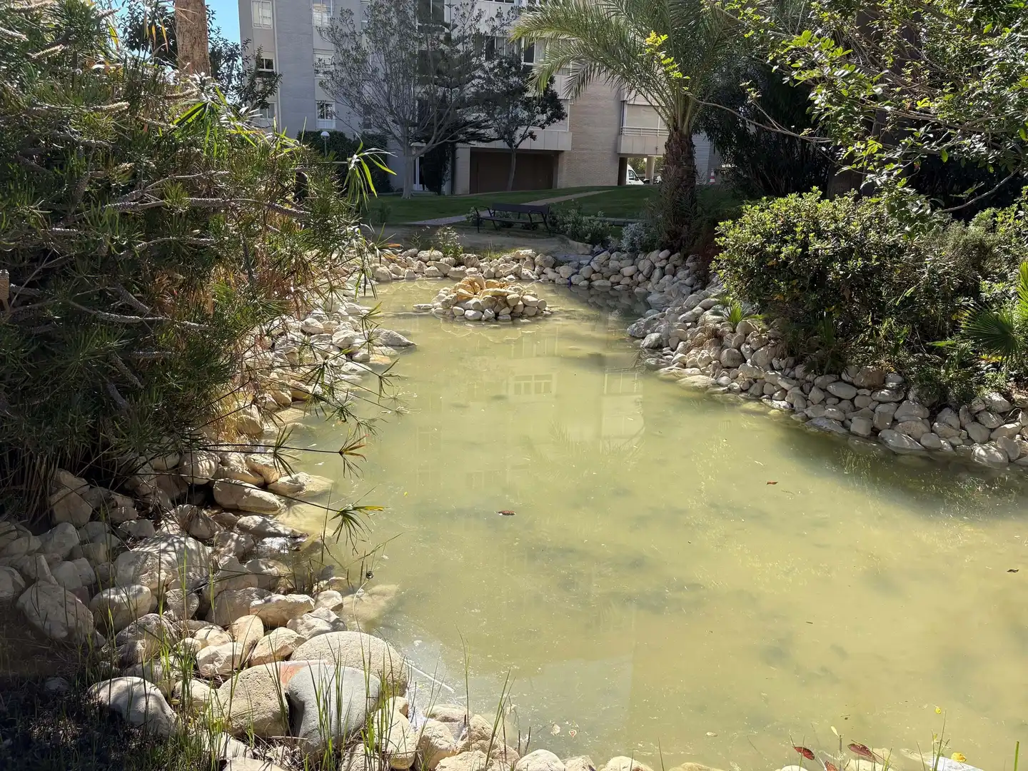 Jardín de Piso en venta en Alicante / Alacant con Aire acondicionado, Trastero y Piscina