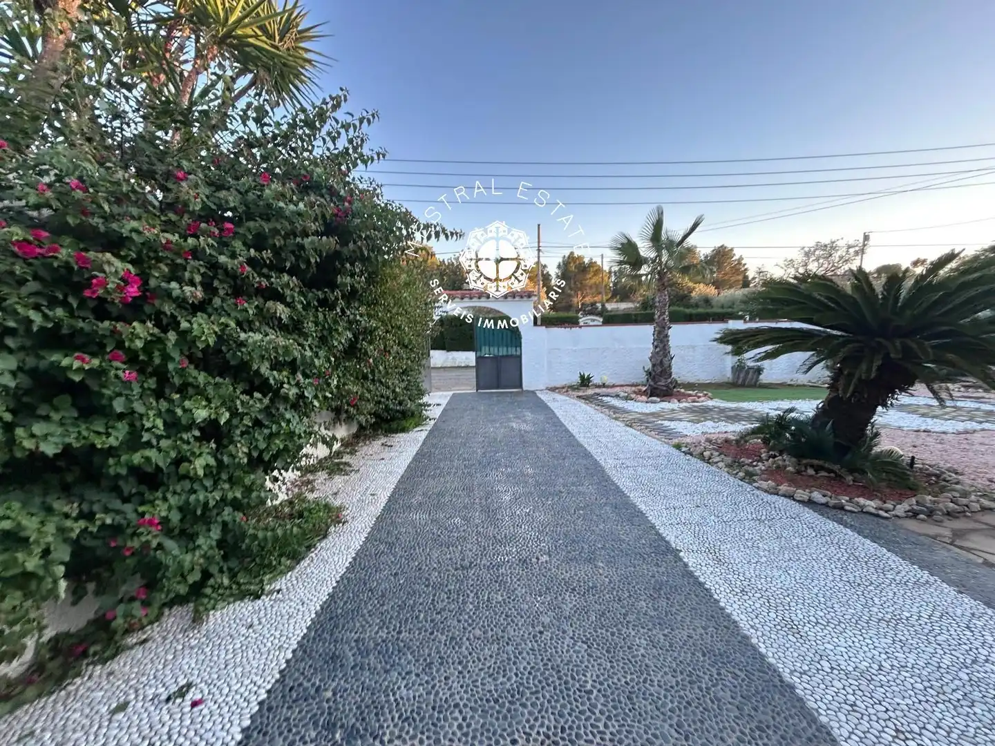 Vista exterior de Casa o xalet en venda en Mont-roig del Camp amb Aire condicionat, Calefacció i Terrassa