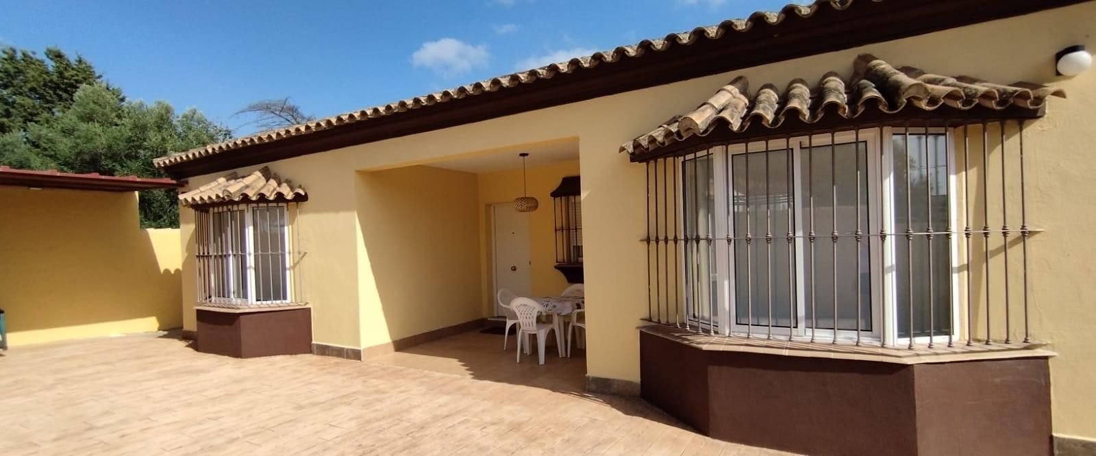 Vista exterior de Casa o chalet en venta en Chiclana de la Frontera