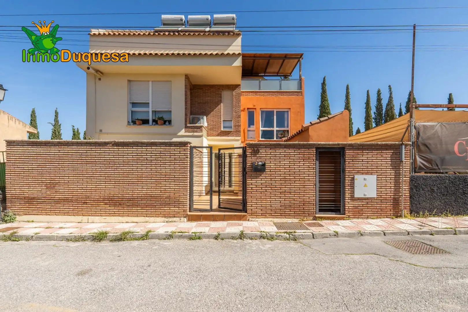Vista exterior de Pis en venda en La Zubia amb Calefacció i Terrassa
