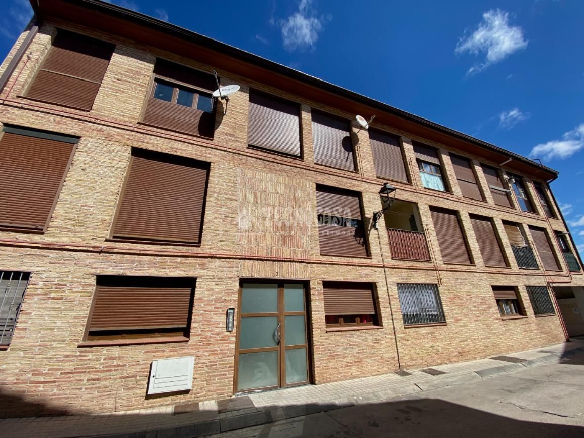 Vista exterior de Pis en venda en Yunquera de Henares amb Calefacció i Terrassa