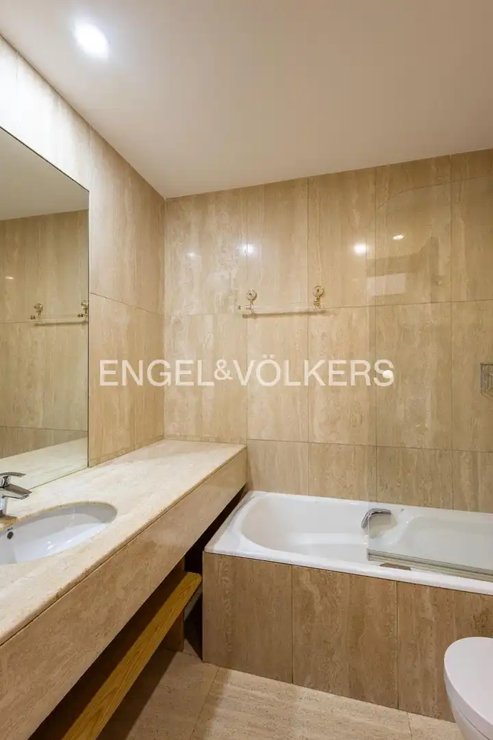 Badezimmer von Wohnung zum Verkauf in Madrid mit Klimaanlage, Heizung und Terrasse