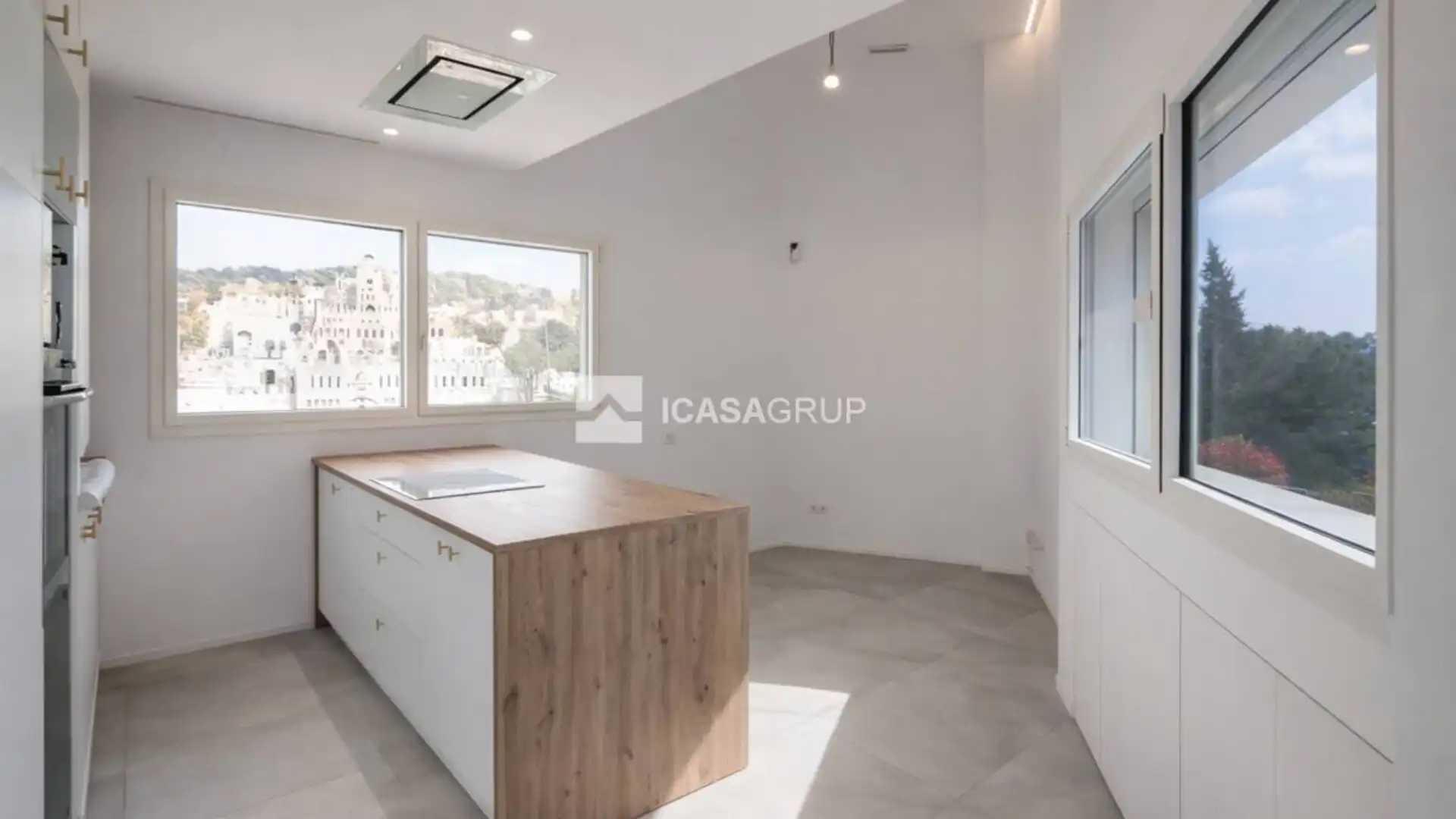 Kitchen of Flat for sale in Terrassa  with Air Conditioner, Heating and Alarm