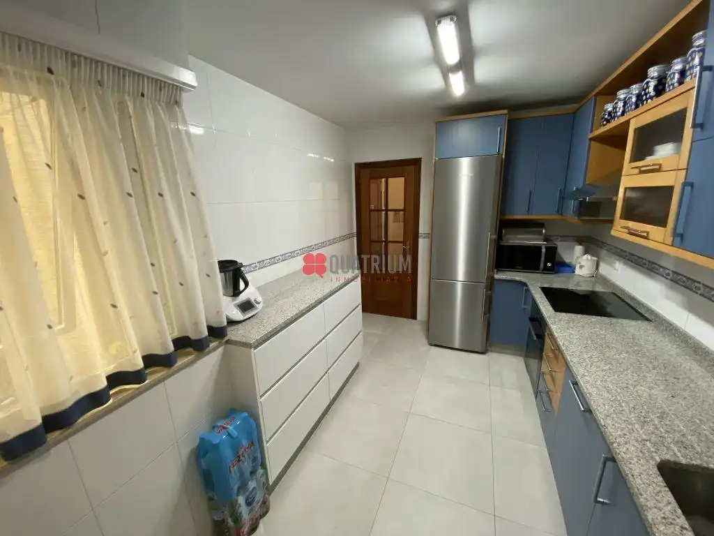 Cocina de Dúplex en venta en Ames con Calefacción, Trastero y Piscina