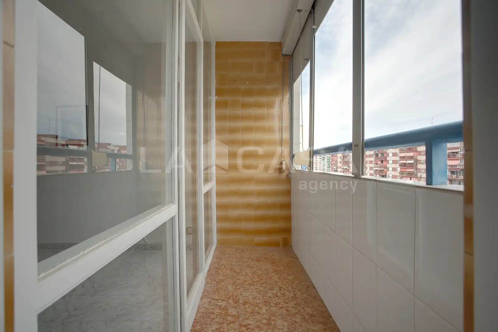 Terraza de Piso en venta en L'Hospitalet de Llobregat con Calefacción y Balcón