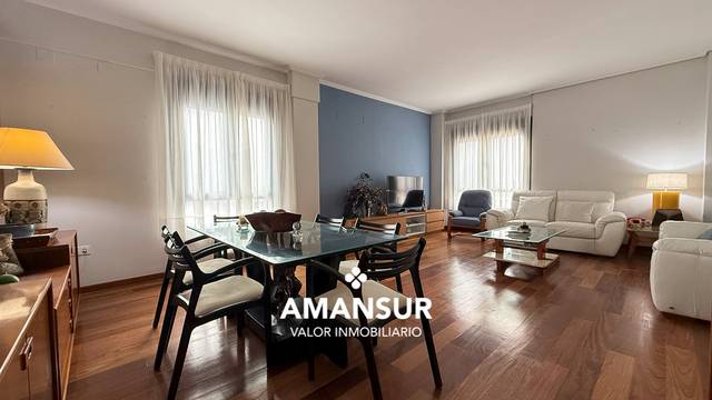 Piso en Alquiler en Avenida de la Ría en Pescadería