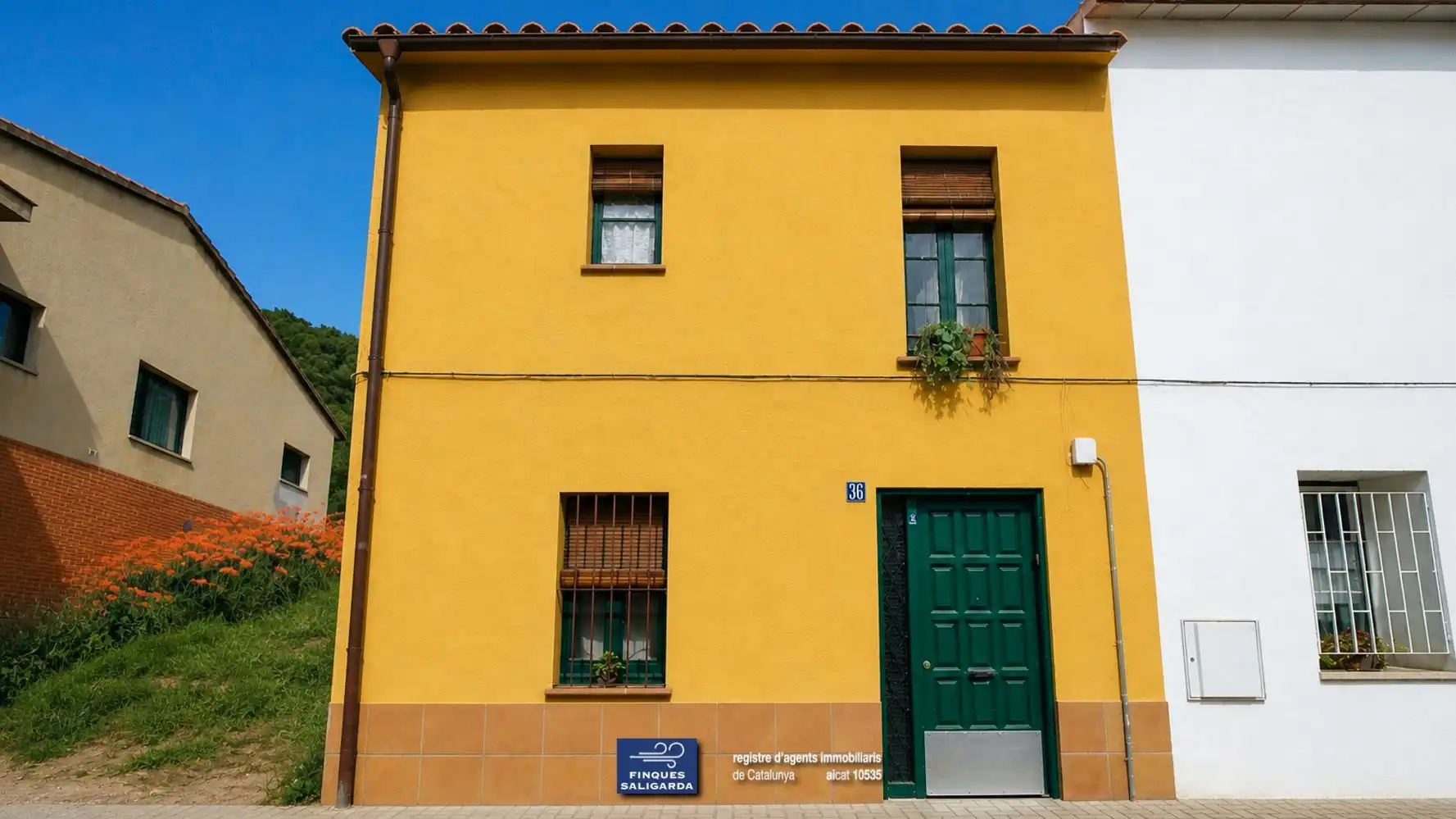 Vista exterior de Casa adosada en venda en La Garriga amb Calefacció i Traster