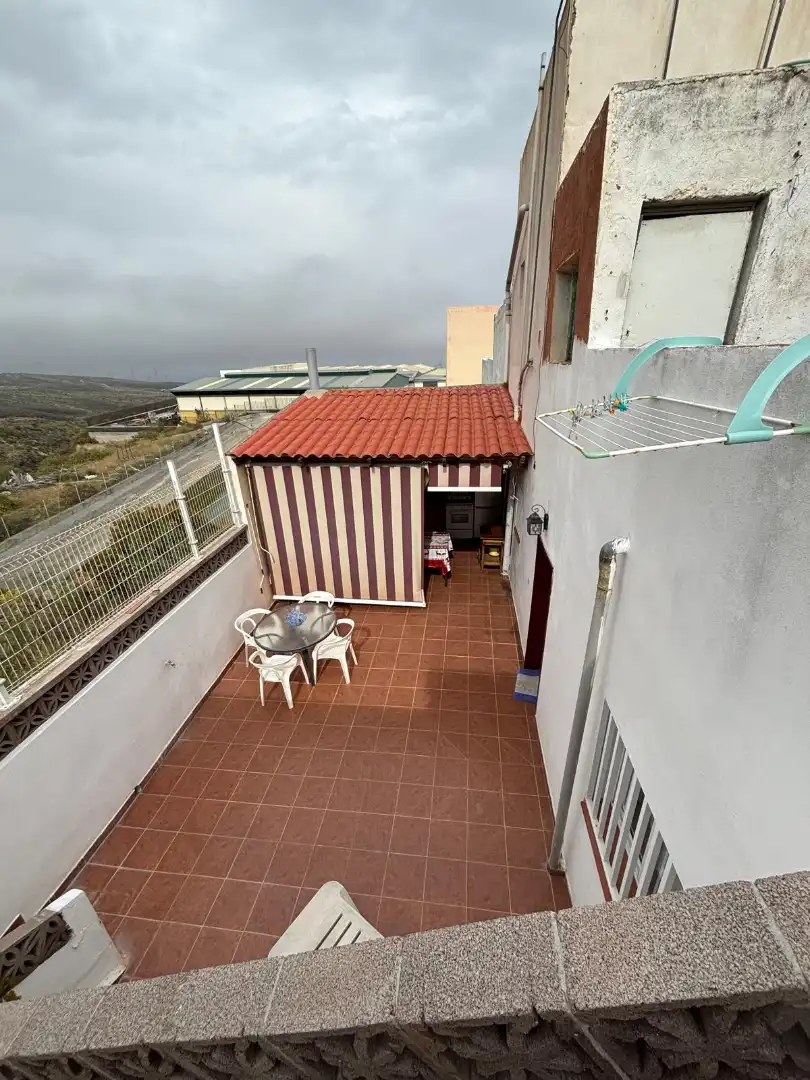Terrasse von Einfamilien-Reihenhaus zum Verkauf in Arico mit Terrasse, Abstellraum und Möbliert