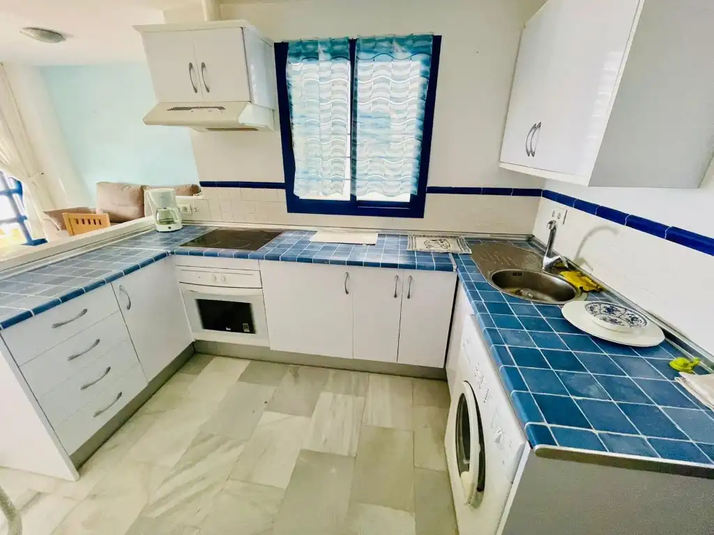 Küche von Wohnung zum Verkauf in Torrox mit Klimaanlage, Terrasse und Möbliert