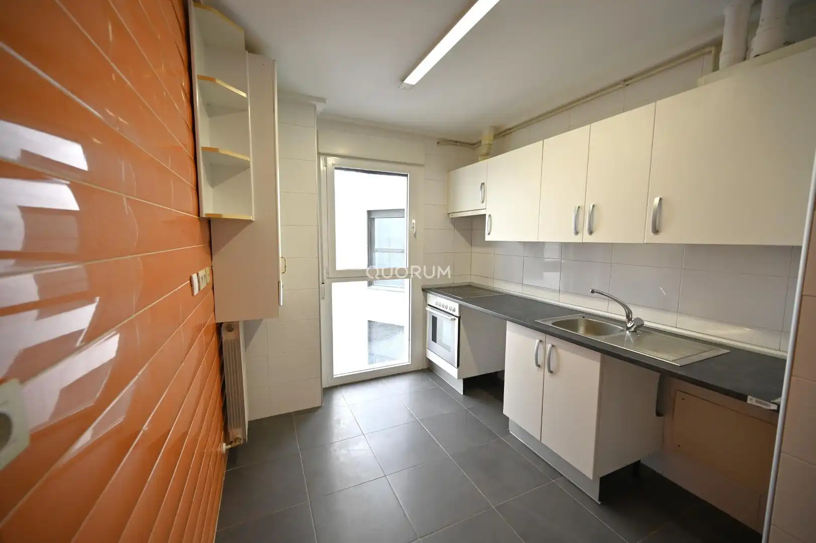 Küche von Wohnung zum Verkauf in Erandio mit Heizung und Abstellraum