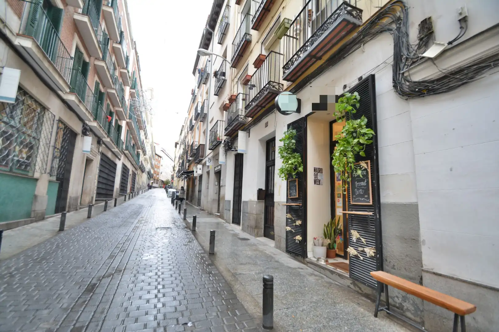 Exterior view of Commercial properties for transfer in Madrid  with Air Conditioner and Heating