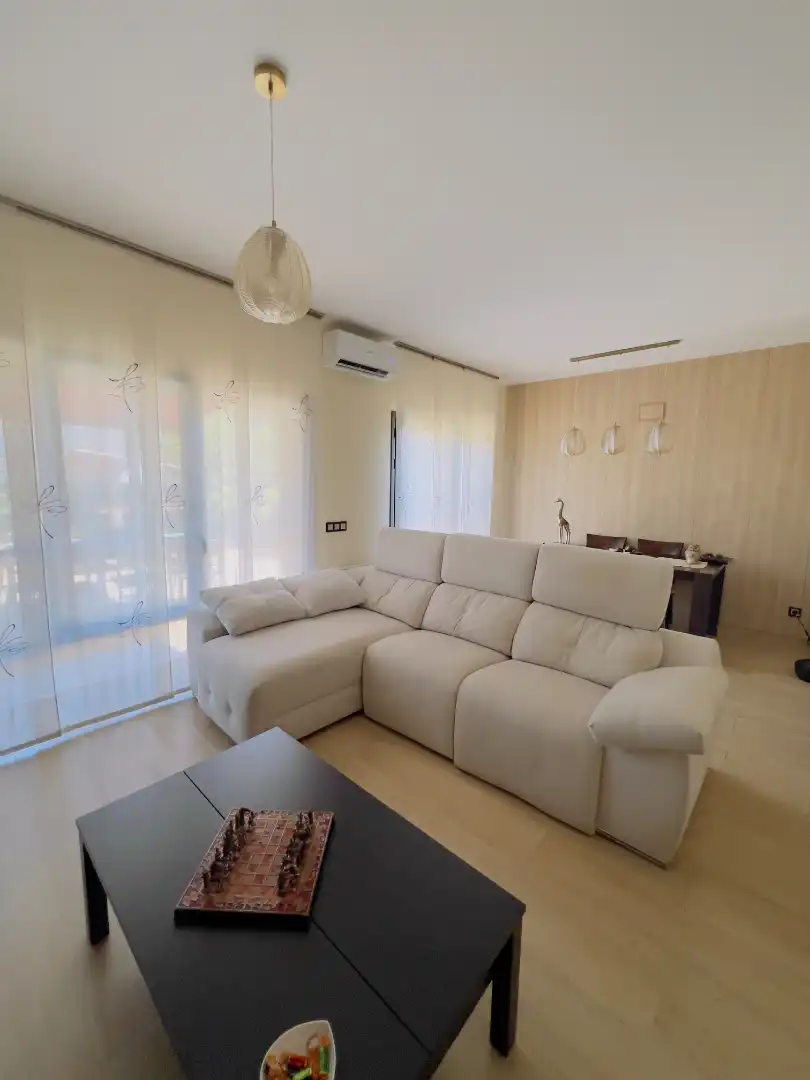 Sala de estar de Casa adosada en venta en Reus con Aire acondicionado, Calefacción y Jardín privado