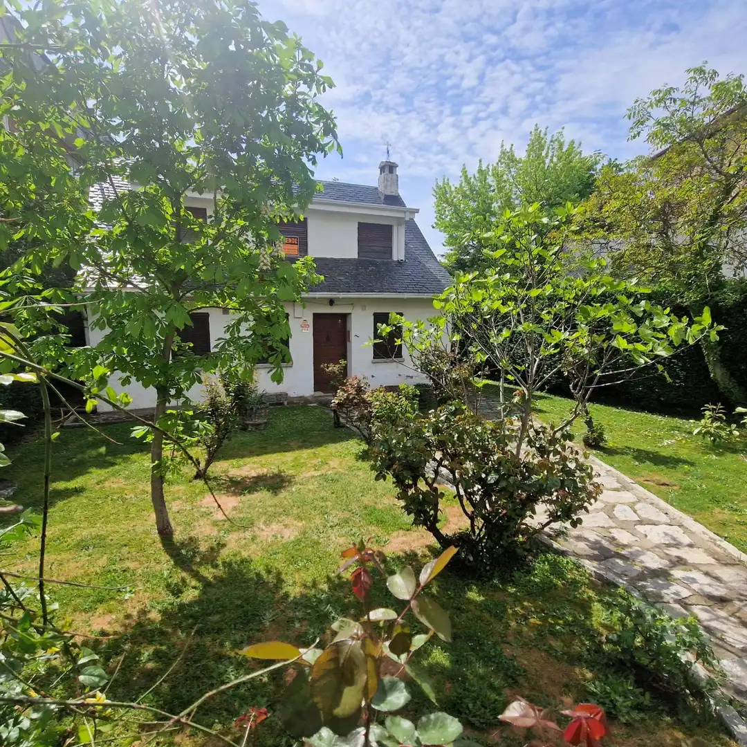 Vista exterior de Casa o xalet en venda en Bustarviejo amb Calefacció, Jardí privat i Balcó