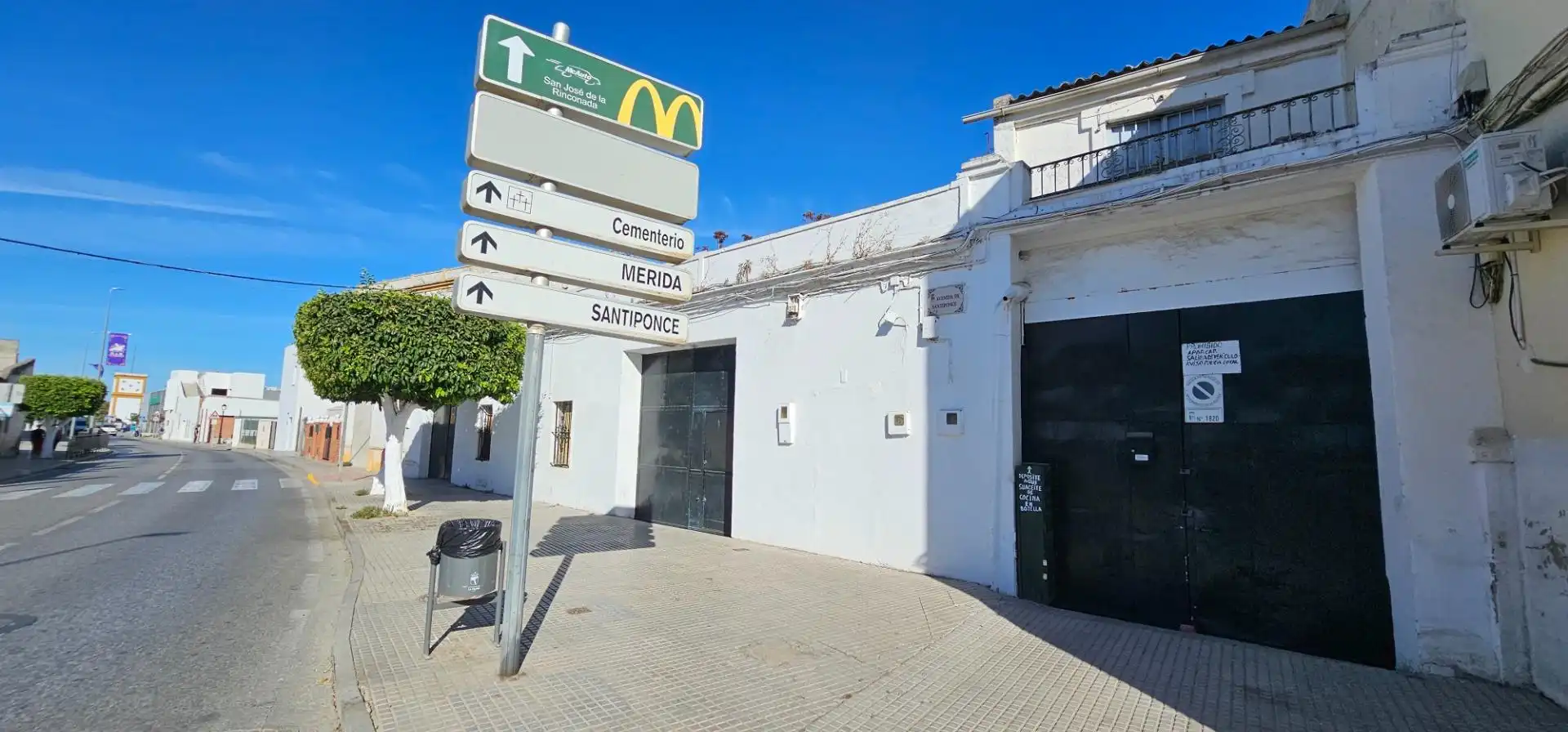 Casa adosada en venta en La Algaba