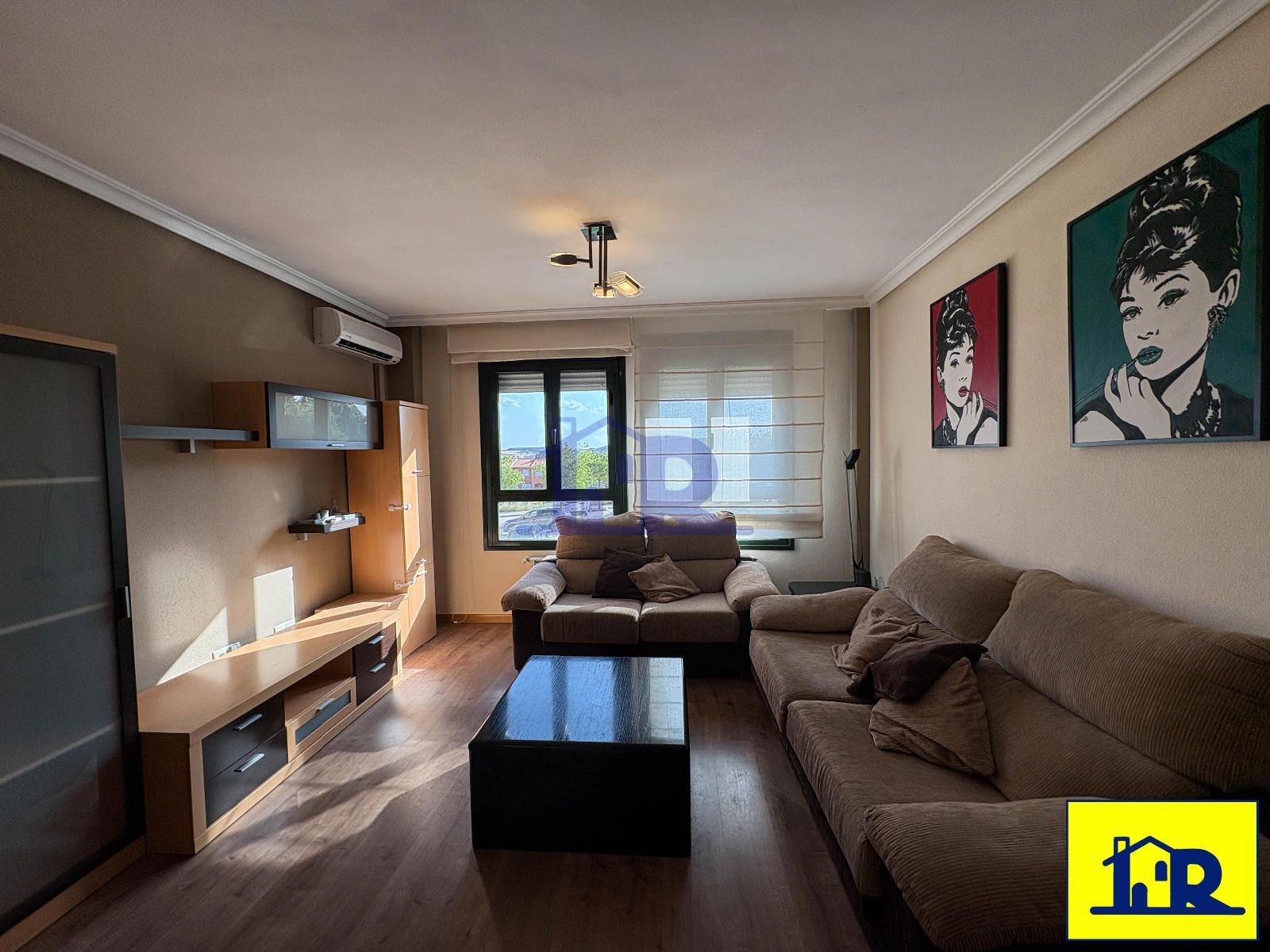 Sala d'estar de Pis en venda en Cuenca Capital amb Aire condicionat, Calefacció i Terrassa