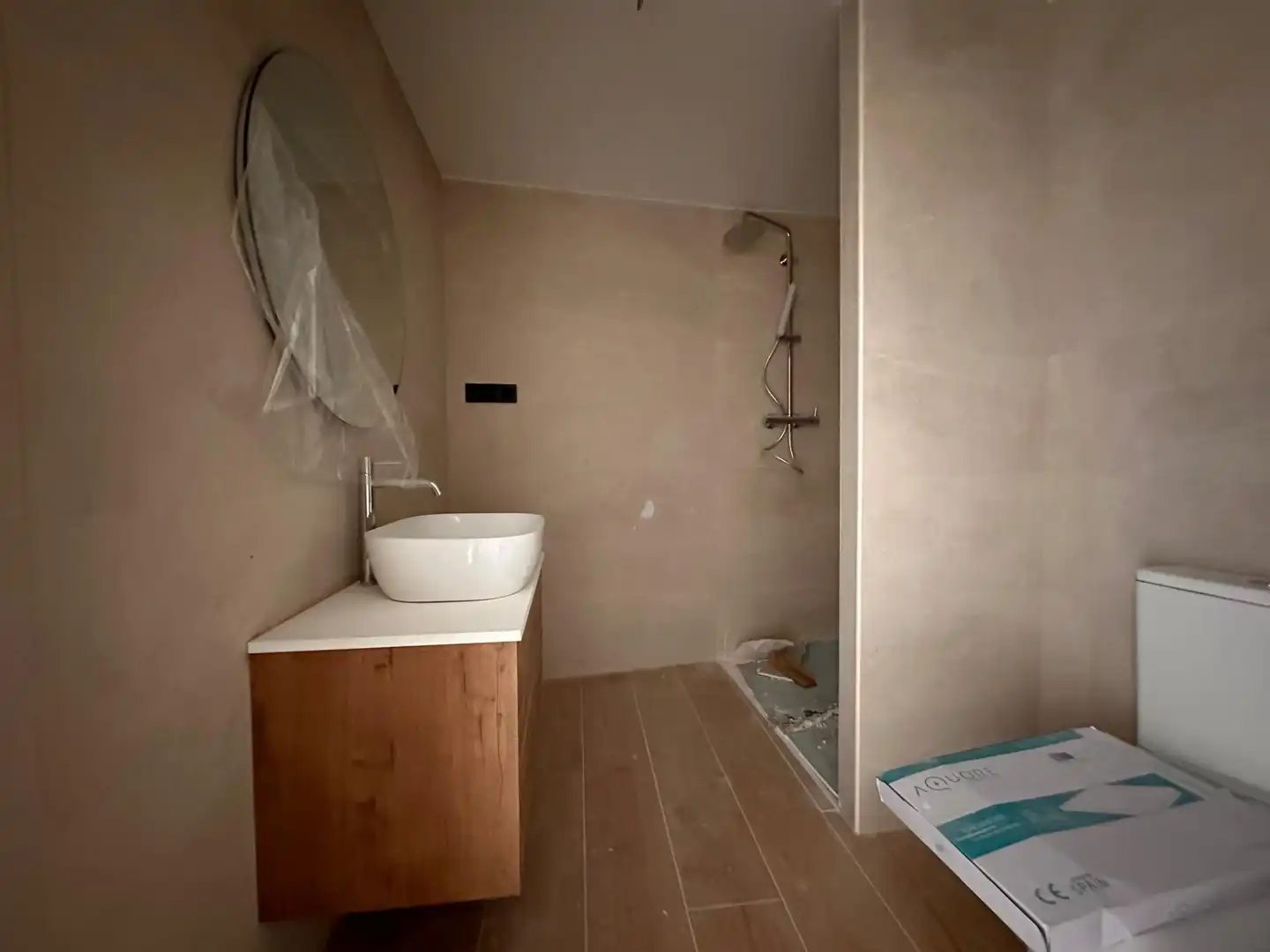 Badezimmer von Dachboden zum Verkauf in Calonge i Sant Antoni mit Klimaanlage, Heizung und Privatgarten
