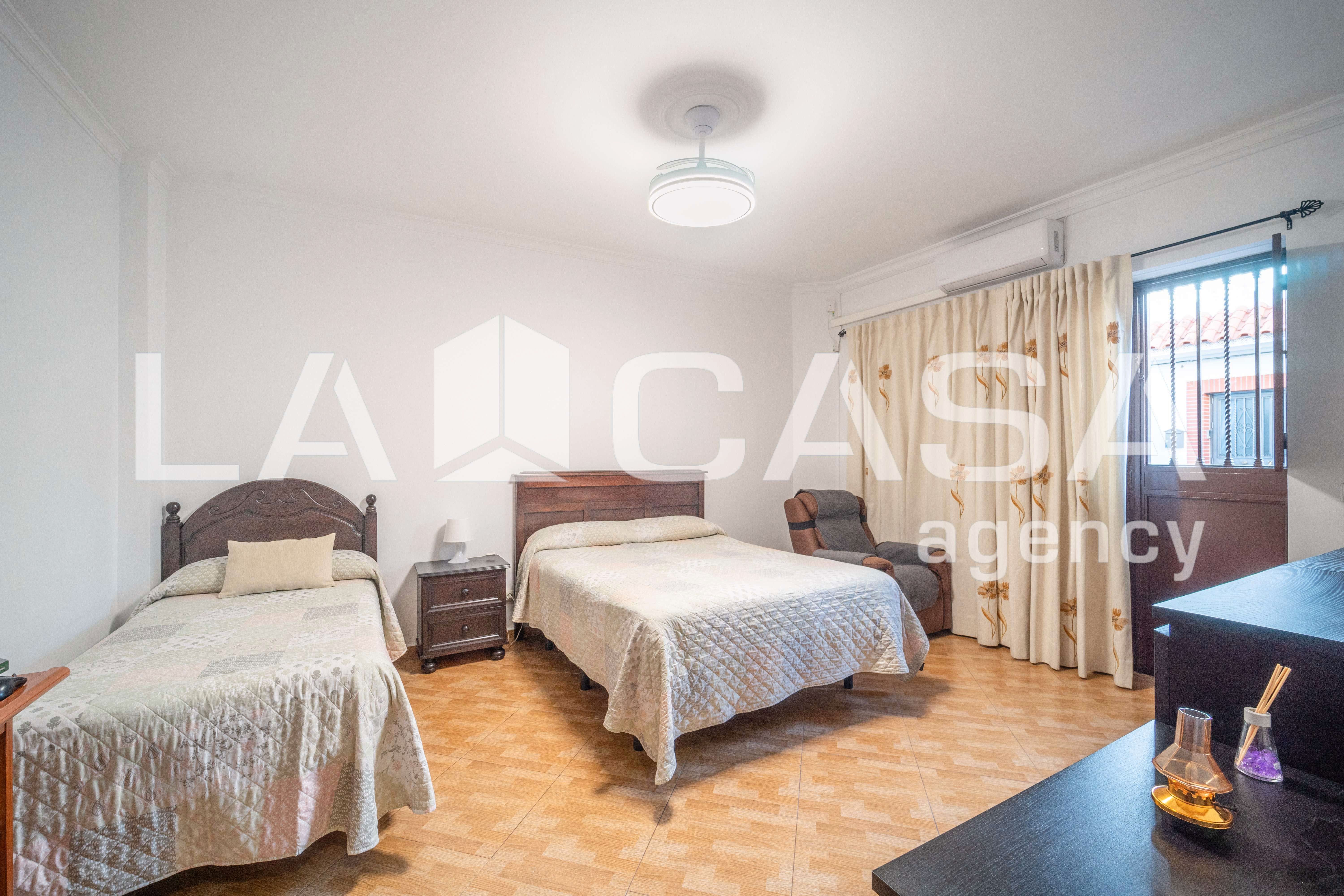 Bedroom of House or chalet for sale in Dos Hermanas  with Air Conditioner, Heating and Terrace