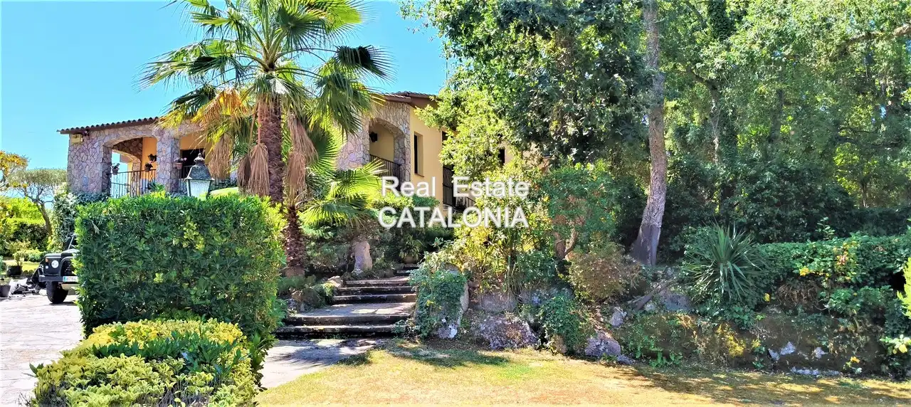 Vista exterior de Casa o xalet en venda en Caldes de Malavella amb Calefacció, Jardí privat i Terrassa